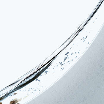 This picture shows a completely smooth surface. The brown remains do not stick to it, but slide right off.