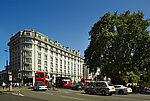 Luxuriöser Wohnbereich im Hotel London Marriott Park Lane in London | TOTO Europe Suite im Hotel London Marriott Park Lane