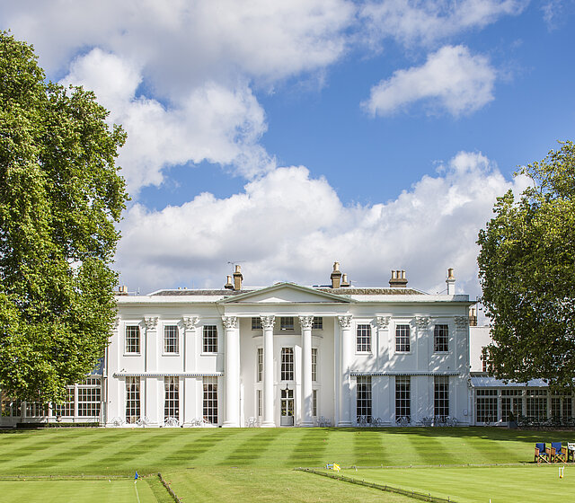 Weißes Anwesen Hurlingham Club in London