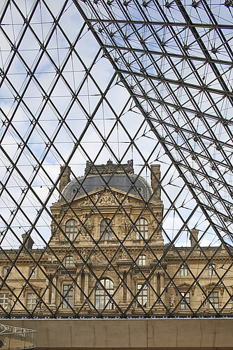 Toilettes publiques au Musée du Louvre à Paris