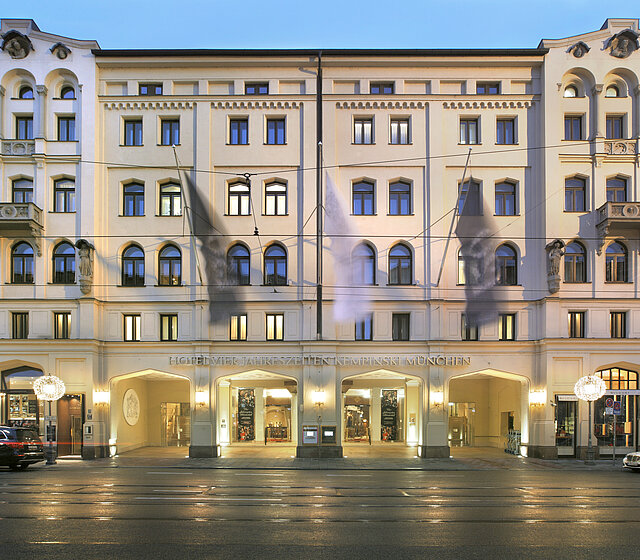 Außenansicht des Vier Jahreszeiten Kempinski in München