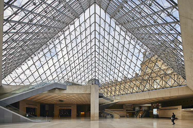 Entrée du Musée du Louvre à Paris