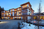 Spa Hotel Schloss Elmau vertraut bei sanitärer Suiten- und Zimmerausstattung auf TOTO-Produkte | TOTO Europe Winterliche Außenansicht des Hotels Schloss Elmau in den Bayerischen Alpen