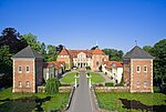 Frontansicht des Schlosshotels Velen | TOTO Europe Hof-Anwesen des Schlosshotels Velen