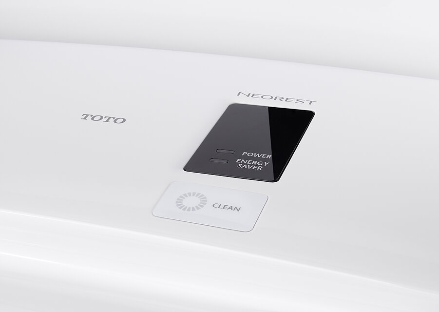 NEOREST WASHLET È possibile vedere un primo piano del display sulla parte superiore del Washlet. Le parole "Power" e "Energy Saver" appaiono in un riquadro nero accanto a due luci spente. Sopra c'è la scritta "Neorest", a sinistra la scritta TOTO e sotto, in un riquadro bianco, la scritta "Clean" accanto a un cerchio grigio.